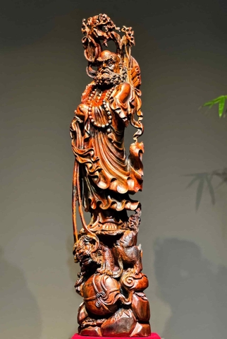 Tượng Ngài Đạt Ma Thuần nghê gỗ trắc đẹp