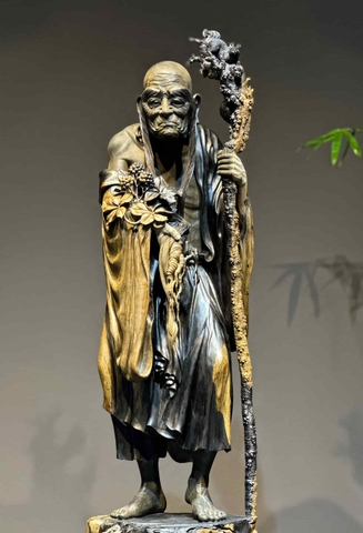 Tượng Ngài La Hán Trường Mi Gỗ mun sừng đẹp