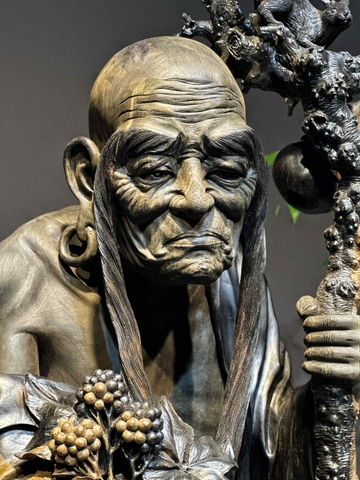 Tượng Ngài La Hán Trường Mi Gỗ mun sừng đẹp