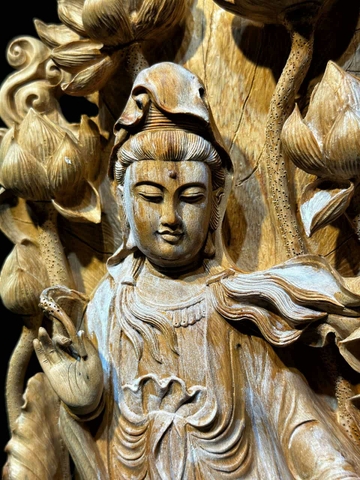 Tượng Quan Âm Bồ Tát gỗ Hoàng Đàn