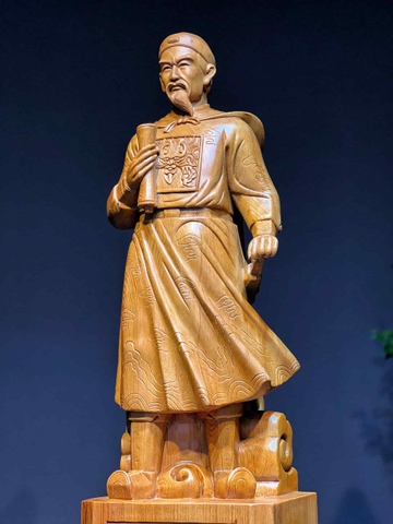 Tượng Ngài Trần Quốc Tuấn  gỗ ngọc am thơm