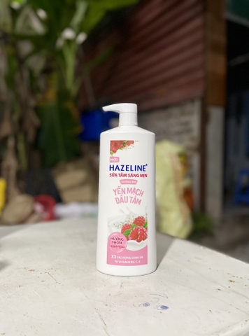 Sữa tắm Hazeline yến mạch dâu tằm 1L/12 c