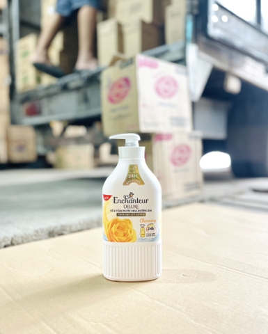Sữa tắm Enchanteur vàng Charming 650ml/12 chai