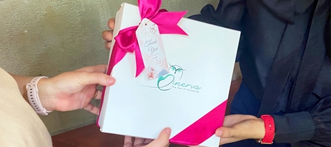 Lý do vì sao bạn nên tặng quà cho những người yêu thương