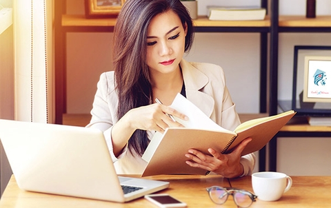 Làm sao để trở thành người phụ nữ tỏa sáng nơi công sở?