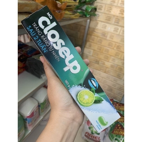 KEM ĐÁNH RĂNG CLOSEUP MUỐI BIỂN TUÝP 180G TRẮNG RĂNG TỰ NHIÊN