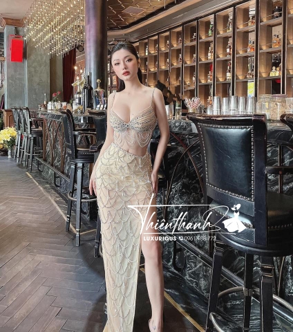 Đầm Hai Dây Dài Xẻ Tà Đính Kết