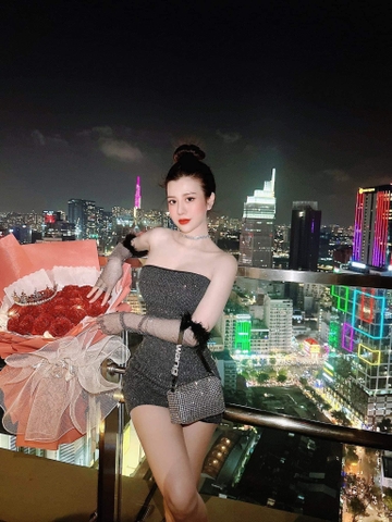 Đầm Body Ngắn Đính Kim Tuyến Kèm Bao Tay