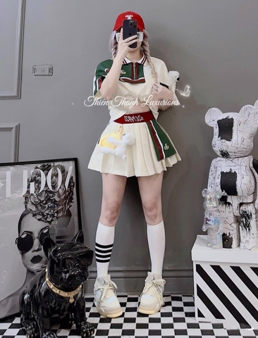 Set Áo Polo Phối Chân Váy Xếp Ly Đính Gấu Bông