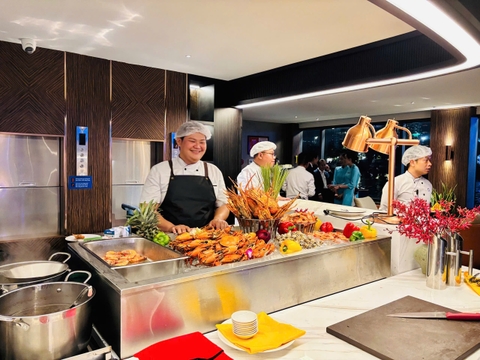 Tàu ELITE SAIGON - Du thuyền nhà hàng tại 05 Nguyễn Tất Thành