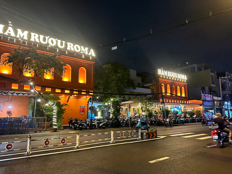 Nhà Hàng Hầm Rượu Roma - 108 Nguyễn Văn Khối, Quận Gò Vấp