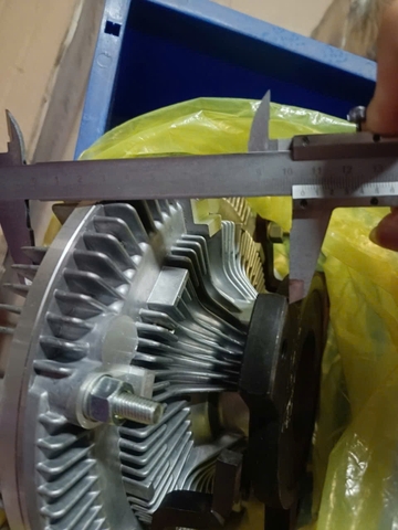 Ly tâm cánh quạt xe howo 371-375