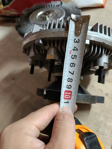 Ly tâm cánh quạt xe howo 371-375
