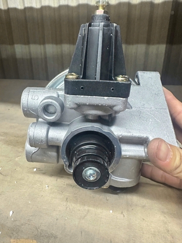 Lọc phom xả hơi Wabaco (có đế)