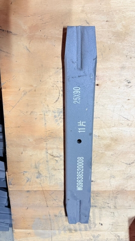 Lá nhíp sau Howo 25x90x650