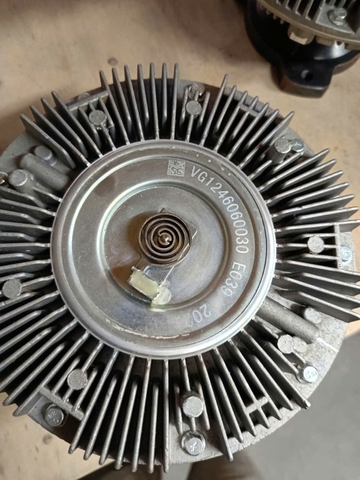Ly tâm cánh quạt xe howo 371-375