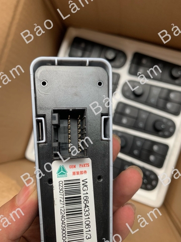 Công tắc lên xuống kính howo A7 bên lái
