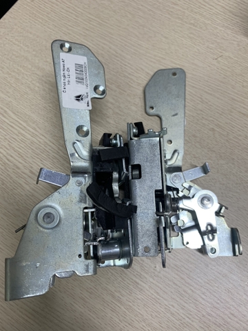 Ổ khóa ngậm Howo A7 T7H bên lái