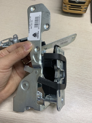 Ổ khóa ngậm Howo A7 T7H bên lái