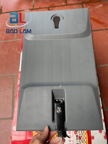 Nắp bình ắc quy xe Sitrak TH7