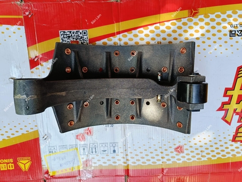 Má phanh liền xương Howo sau cầu Man (12 lỗ)
