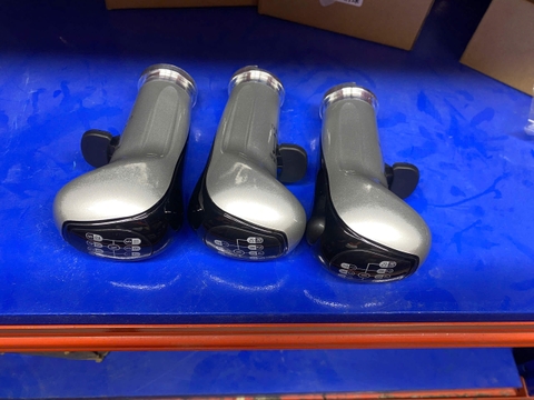 Tay nắm cần số 12 số Howo.
