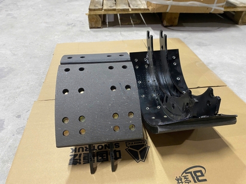 Guốc phanh mooc 13T ( Má phanh mooc 13T liền xương )