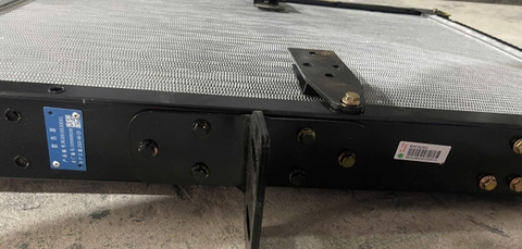 Két nước làm mát Howo A7 375
