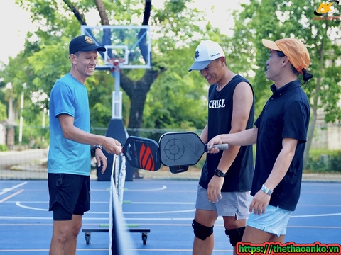 Mới chơi Pickleball nên dùng vợt gì?