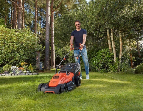 Máy cắt cỏ Black&Decker BEMW471BH