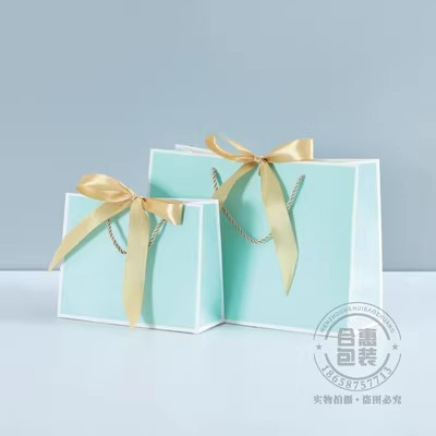 Túi giấy thắt nơ ở miệng túi có quai xách nhiều màu