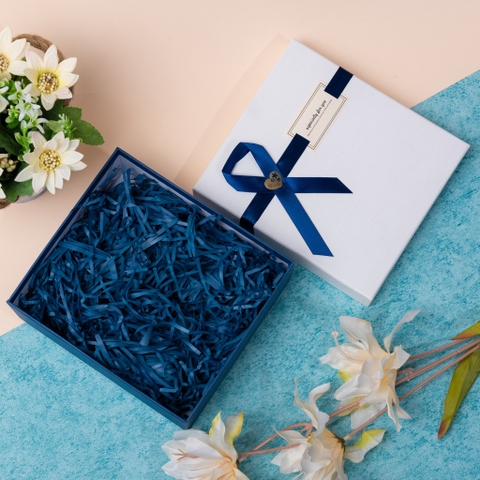 Hộp Quà Nắp Trắng Nơ Xanh + Rơm ( HQ07 )
