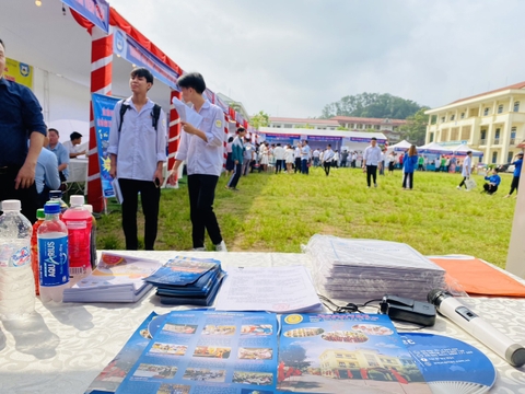 Ngày hội tư vấn Hướng nghiệp-Tuyển sinh-Việc làm