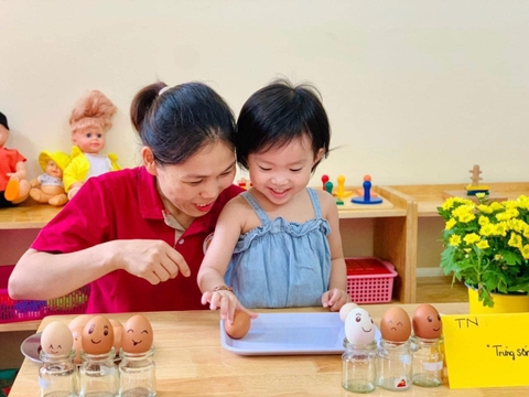 LÀM GÌ ĐỂ TRẺ LUÔN VUI VẺ, HẠNH PHÚC KHI TỚI TRƯỜNG?
