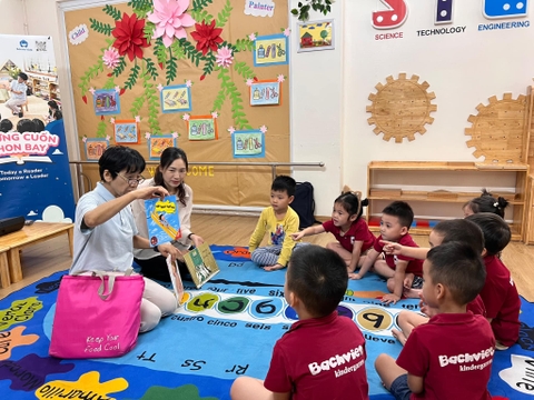 Giờ đọc sách Ehon của các bạn nhỏ mầm non Bách Việt có điều gì thú vị?