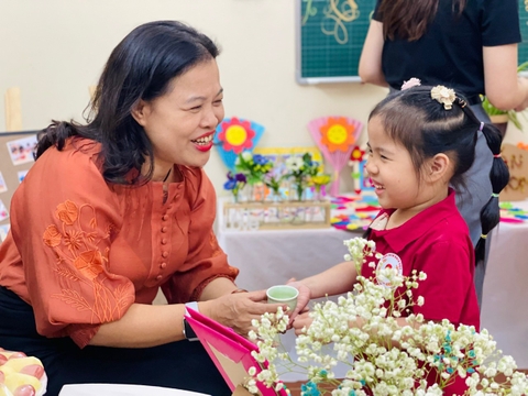 MẸ ĐẸP NHẤT KHI CƯỜI..