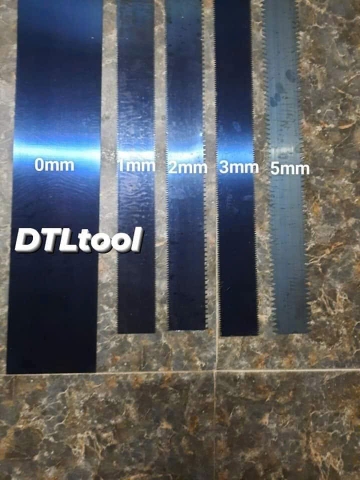 Lược cào sơn dài 56cm. Răng lược 0 đến 5mm. Lắp bàn cào thép dài 56cm. Thi công sơn Epoxy, chống thấm polyurethane, vữa tự san phẳng