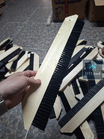 Dụng cụ thi công gạt keo 50cm. Thi công màng chống thấm 3 lớp PPE, PPP, PE, gạt hồ dầu chống thấm