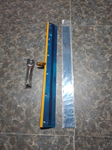 Bàn cào thép dài 56cm + 1 Lược răng cưa 1mm. Thi công sơn Epoxy, chống thấm polyurethane, vữa tự san phẳng