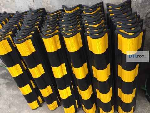 Ốp Góc Cột Cao Su Phản Quang 800x100x10mm Tròn SDTL | Bảo Vệ Cột Nhà Xe, Tầng Hầm & Nhà Xưởng