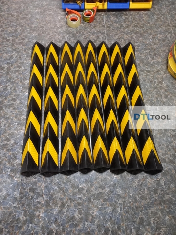 Ốp Góc Cột Cao Su Phản Quang 980x95x9mm Vuông SDTL | Bảo Vệ Cột Tầng Hầm & Bãi Đỗ Xe