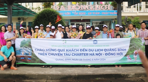 CLB Lữ hành UNESCO Hà Nội đưa hơn 300 khách đến Quảng Bình bằng tàu charter