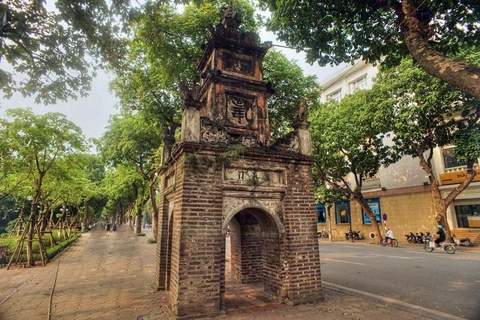 Khám phá Tháp Hòa Phong - Uy nghi, cổ kính, rêu phong của thủ đô