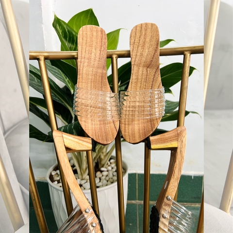 guốc mộc nữ truyền thống