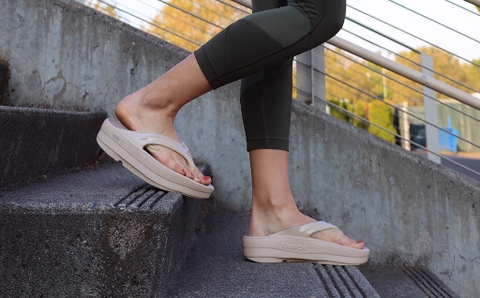 Dép phục hồi sức khoẻ chính hãng OOFOS Healthy Platform Beige Sandal - Be đế cao