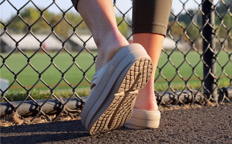 Dép phục hồi sức khoẻ chính hãng OOFOS Healthy Platform Beige Sandal - Be đế cao