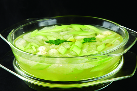 皮蛋青瓜汤 Canh trứng bắc thảo dưa chuột