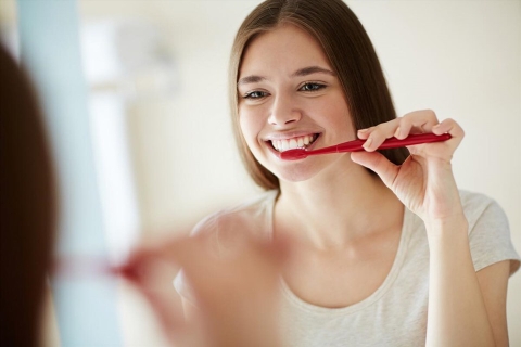 Chăm sóc răng miệng đúng cách – Nền tảng quan trọng để bảo vệ sức khỏe răng hàm mặt