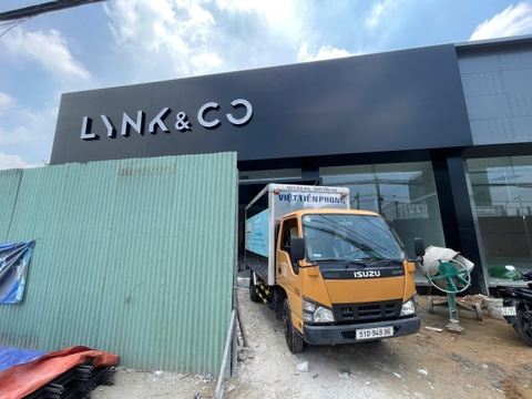 Việt Tiên Phong cung cấp máy lạnh thương mại cho showroom Lynk & Co Biên Hòa
