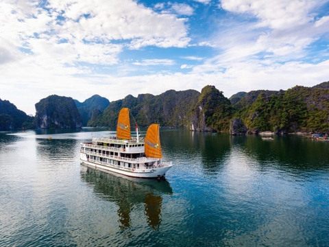 Du thuyền Unicharm Cruise Hạ Long